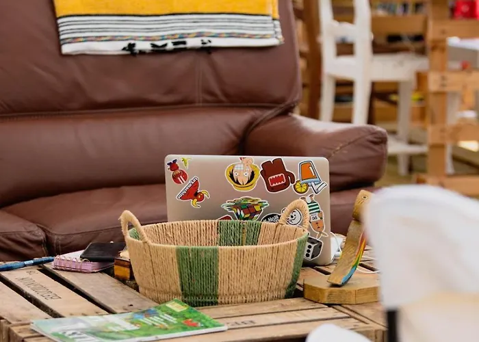 Le Spot Sur אוהל מפואר